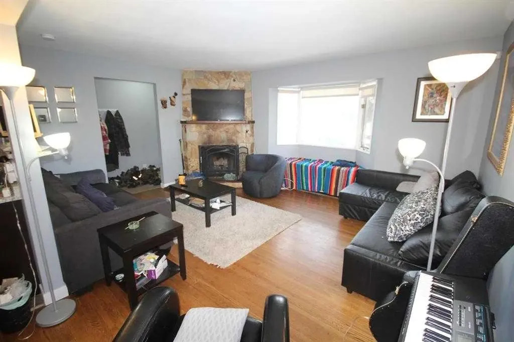 3824 Brantford Drive NW Calgary AB T2L 1H9
