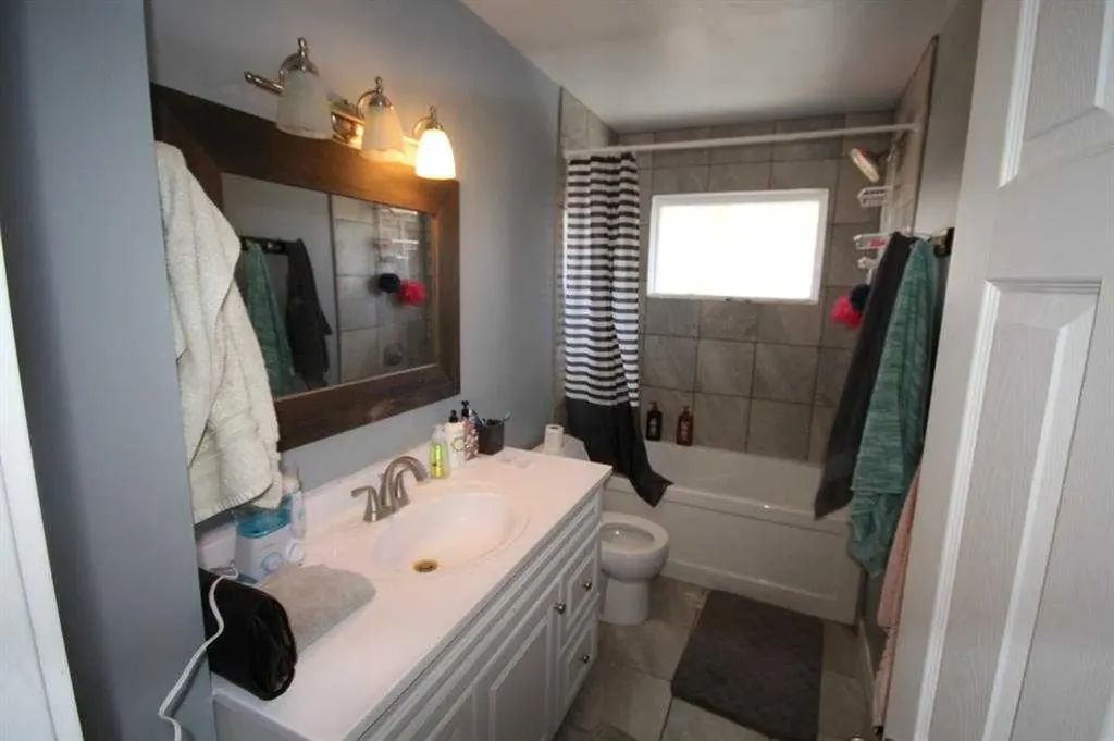 3824 Brantford Drive NW Calgary AB T2L 1H9
