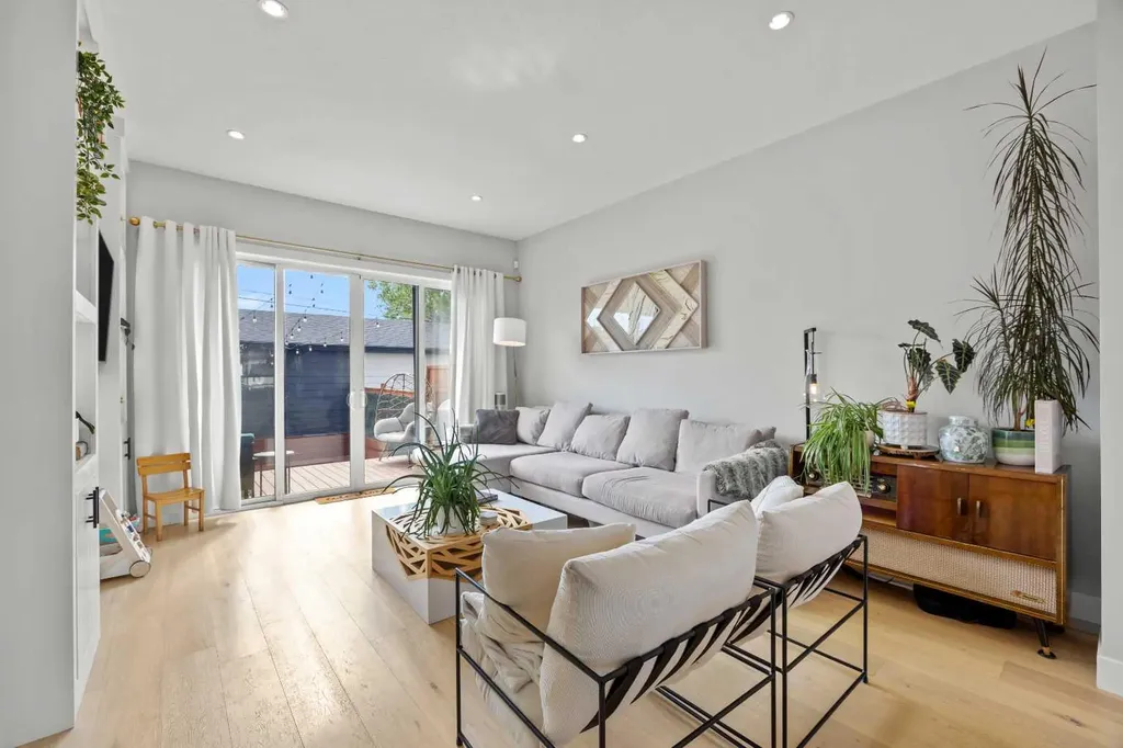 1133 Radnor Avenue NE Calgary AB T2E 5H7