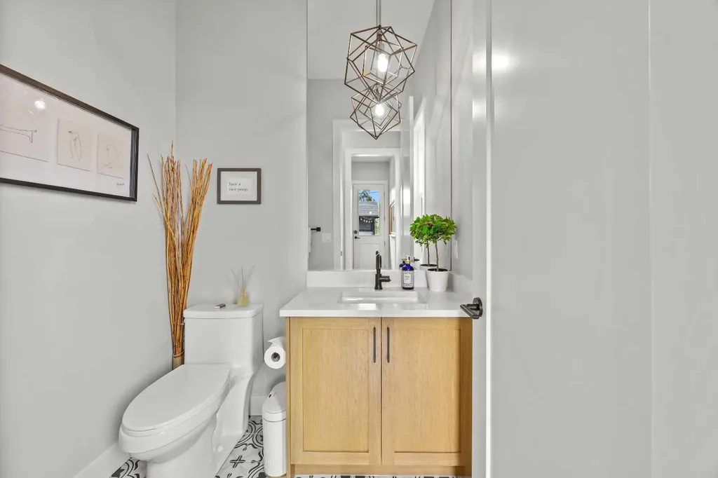 1133 Radnor Avenue NE Calgary AB T2E 5H7