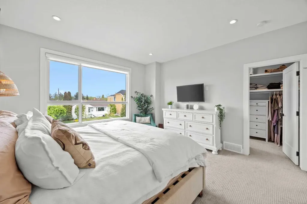 1133 Radnor Avenue NE Calgary AB T2E 5H7
