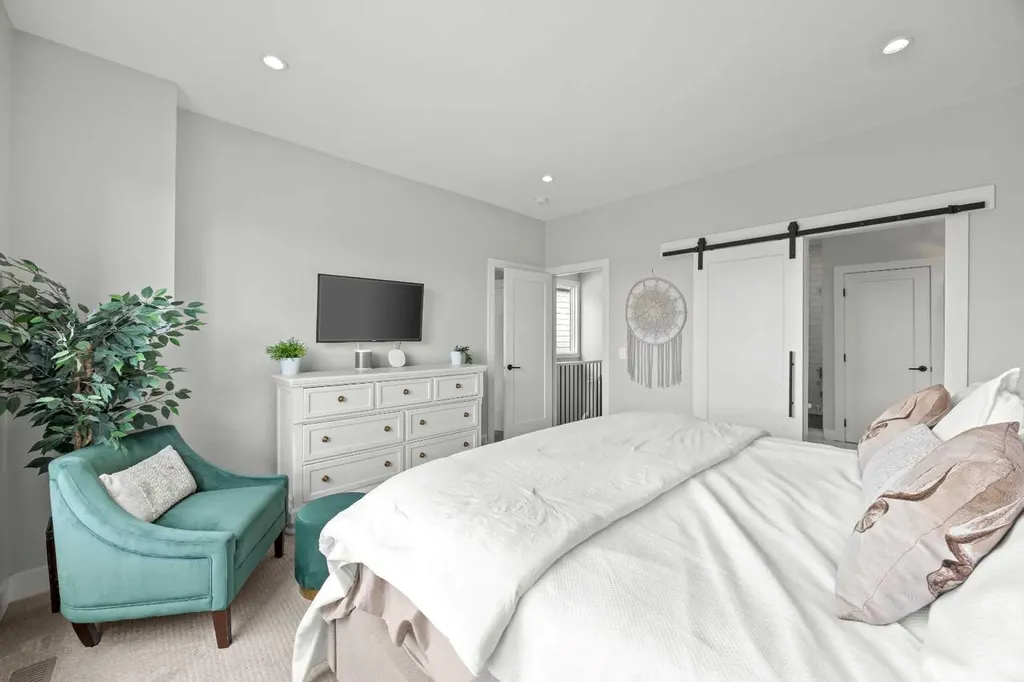 1133 Radnor Avenue NE Calgary AB T2E 5H7