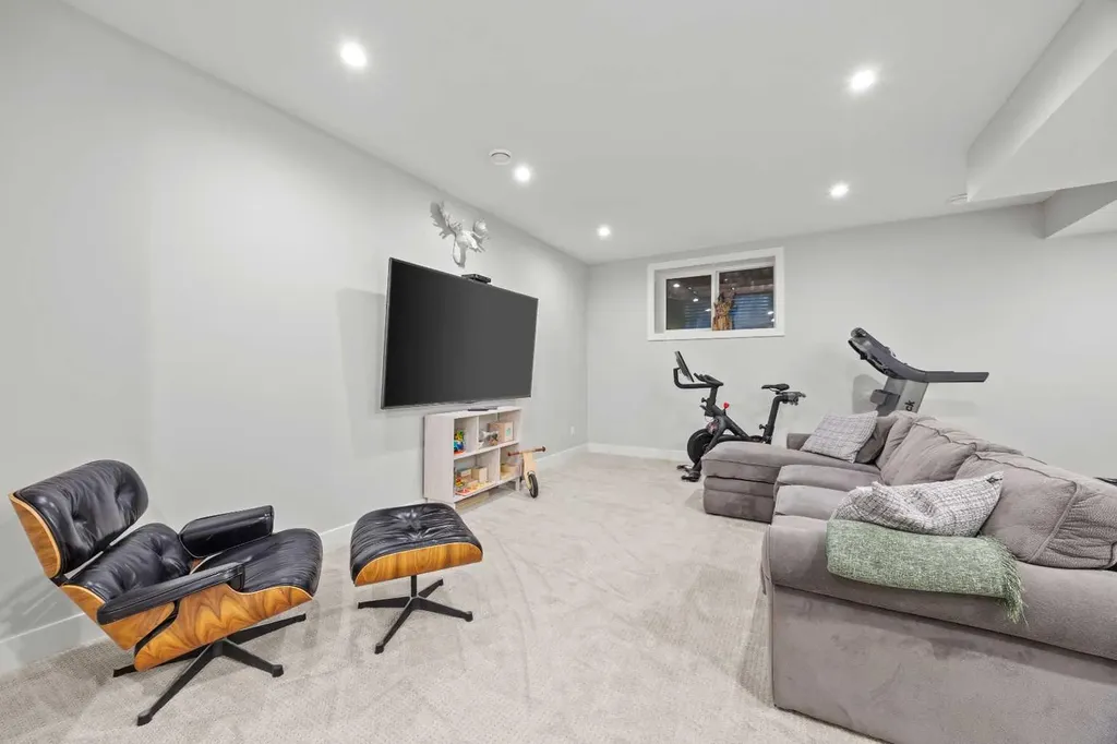 1133 Radnor Avenue NE Calgary AB T2E 5H7