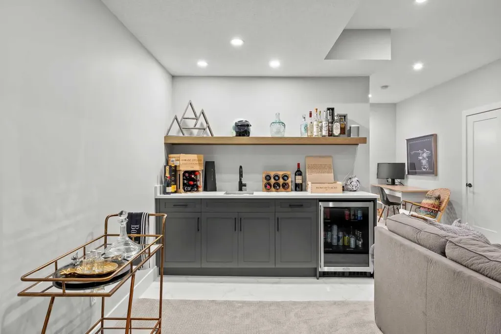 1133 Radnor Avenue NE Calgary AB T2E 5H7