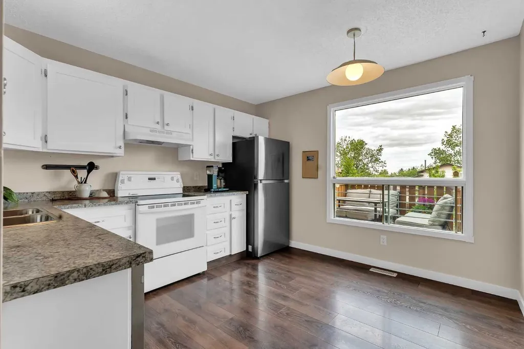 54 Bermondsey Road NW Calgary AB T3K 1V3