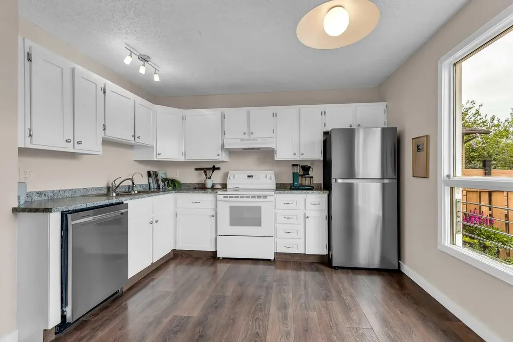 54 Bermondsey Road NW Calgary AB T3K 1V3