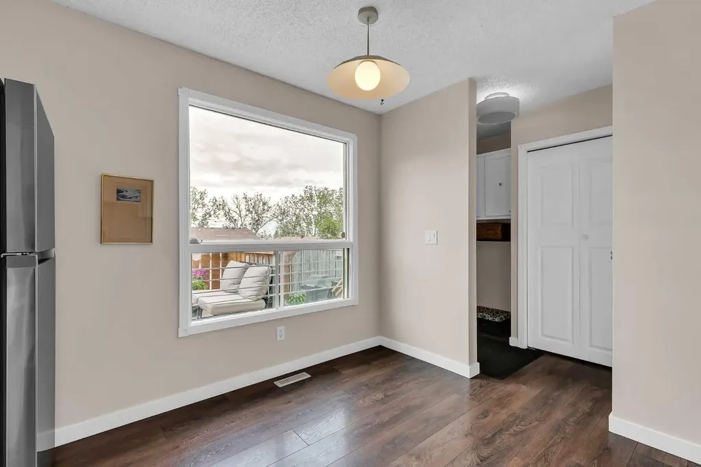 54 Bermondsey Road NW Calgary AB T3K 1V3