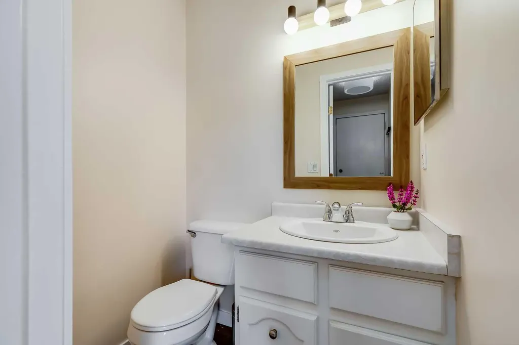 54 Bermondsey Road NW Calgary AB T3K 1V3