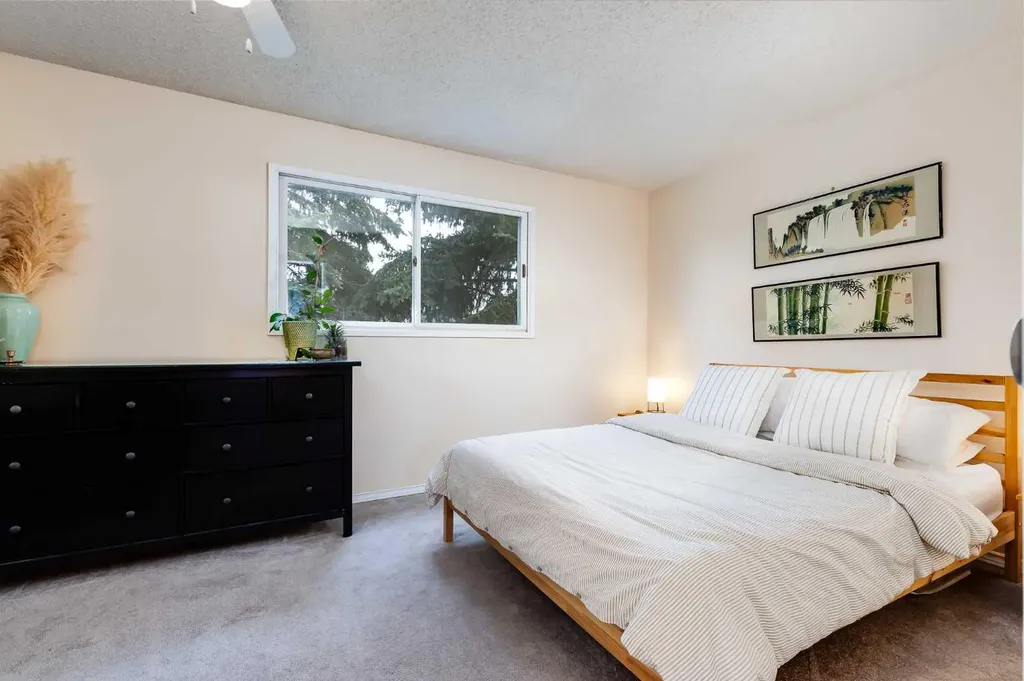 54 Bermondsey Road NW Calgary AB T3K 1V3