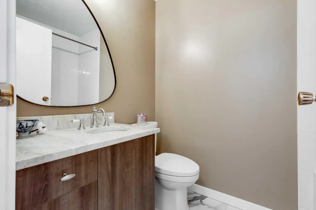 54 Bermondsey Road NW Calgary AB T3K 1V3
