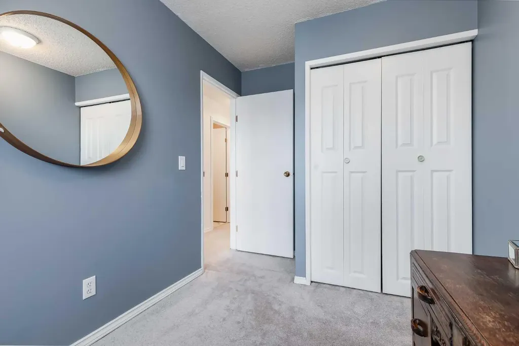 54 Bermondsey Road NW Calgary AB T3K 1V3
