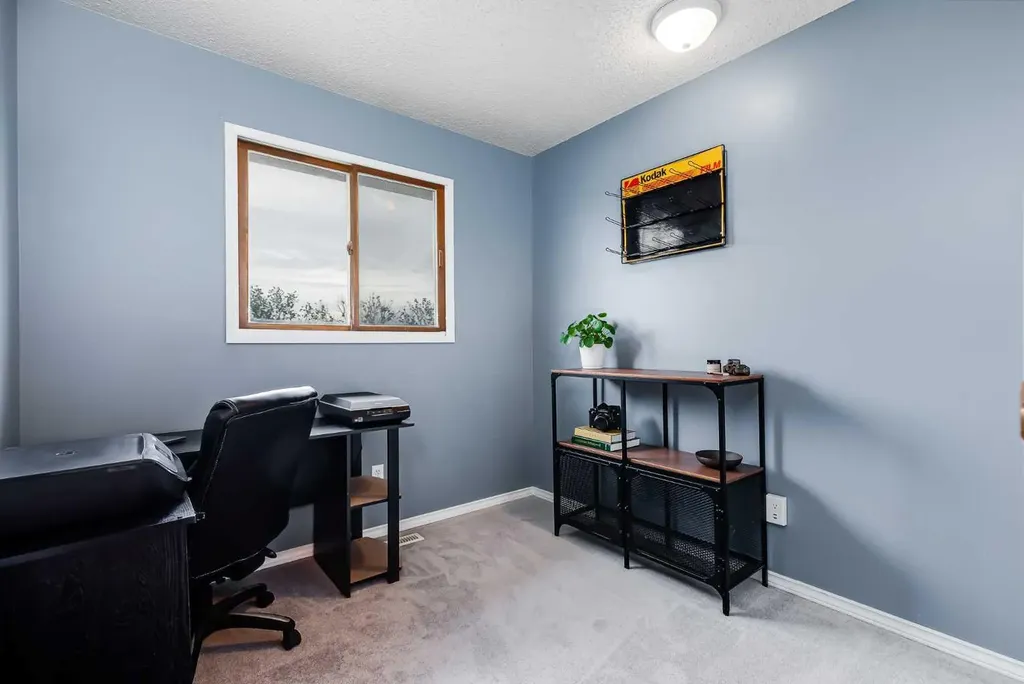 54 Bermondsey Road NW Calgary AB T3K 1V3