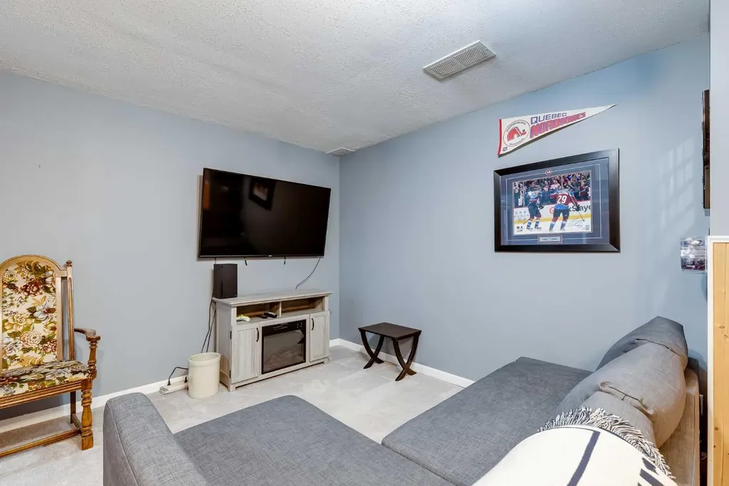 54 Bermondsey Road NW Calgary AB T3K 1V3