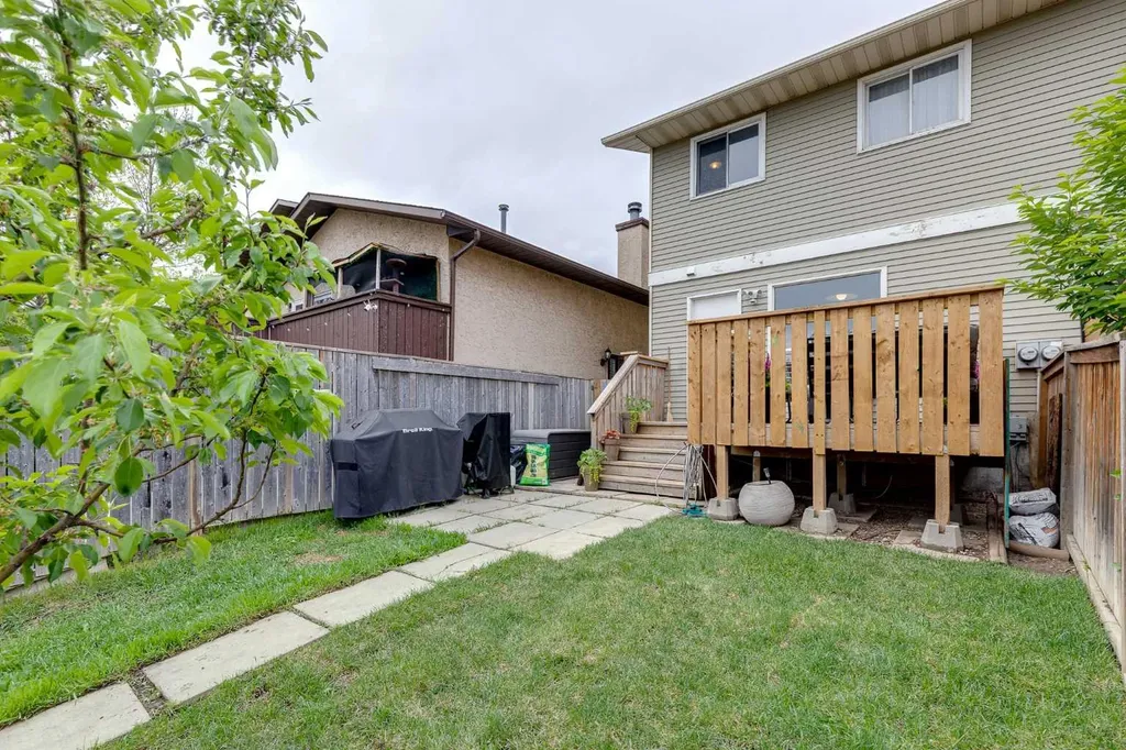 54 Bermondsey Road NW Calgary AB T3K 1V3