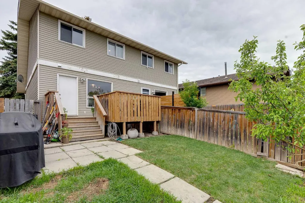54 Bermondsey Road NW Calgary AB T3K 1V3