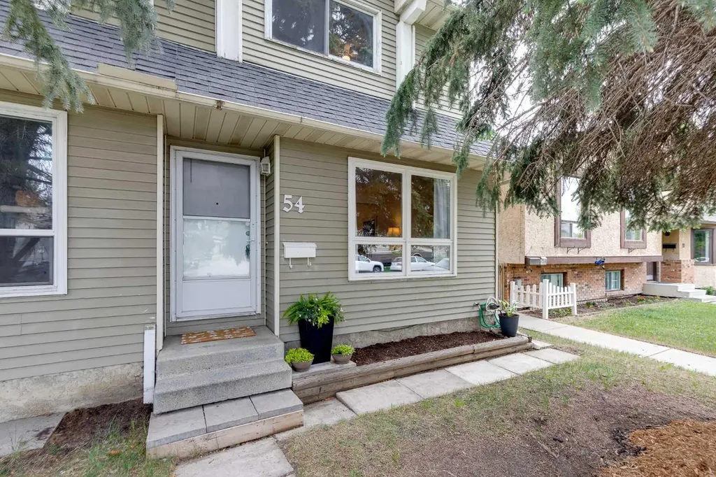 54 Bermondsey Road NW Calgary AB T3K 1V3