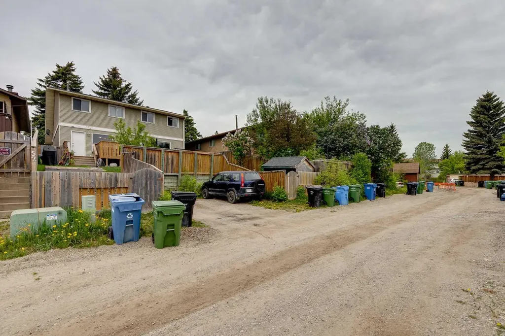 54 Bermondsey Road NW Calgary AB T3K 1V3