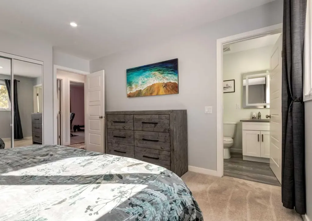 927 124 Avenue SW Calgary AB T2W 1T2