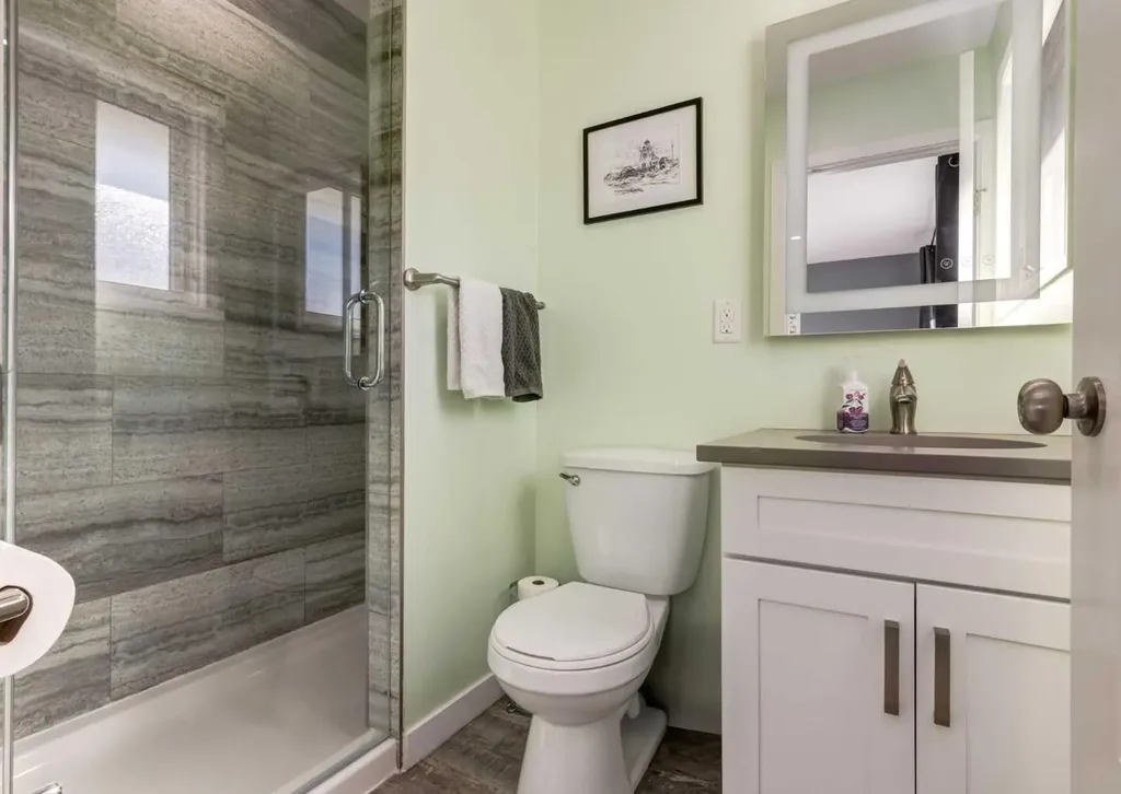 927 124 Avenue SW Calgary AB T2W 1T2
