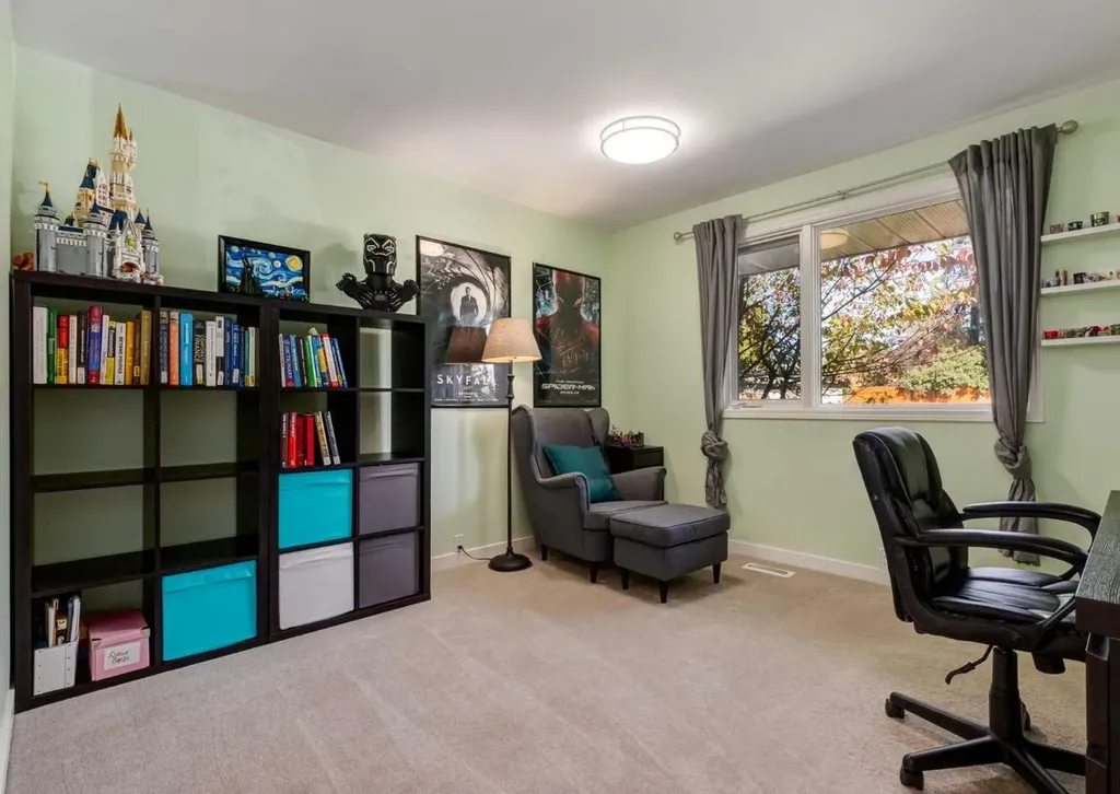 927 124 Avenue SW Calgary AB T2W 1T2