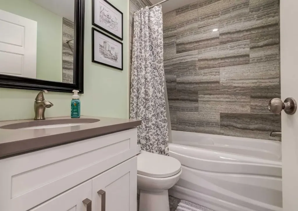 927 124 Avenue SW Calgary AB T2W 1T2