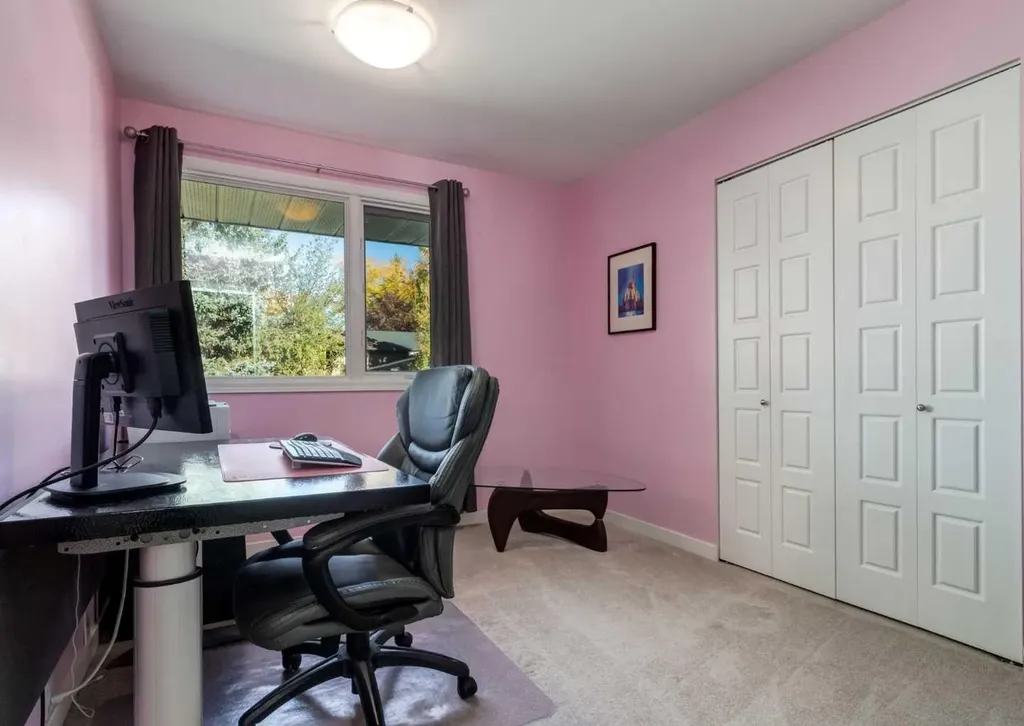 927 124 Avenue SW Calgary AB T2W 1T2
