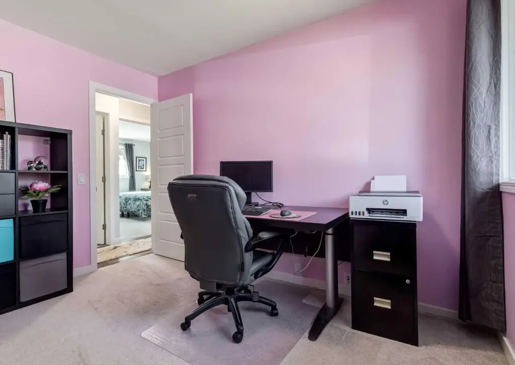 927 124 Avenue SW Calgary AB T2W 1T2
