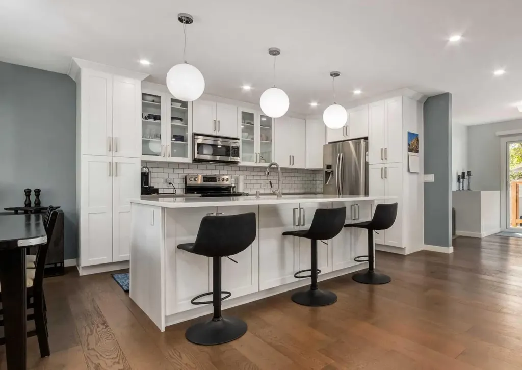 927 124 Avenue SW Calgary AB T2W 1T2