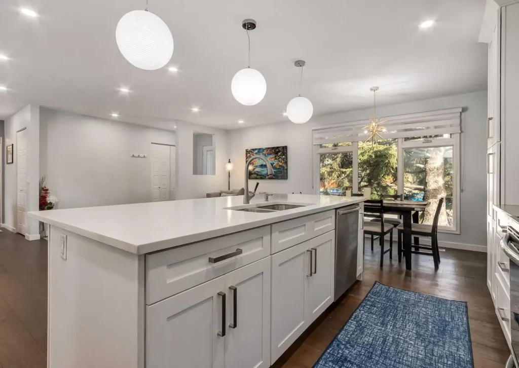 927 124 Avenue SW Calgary AB T2W 1T2