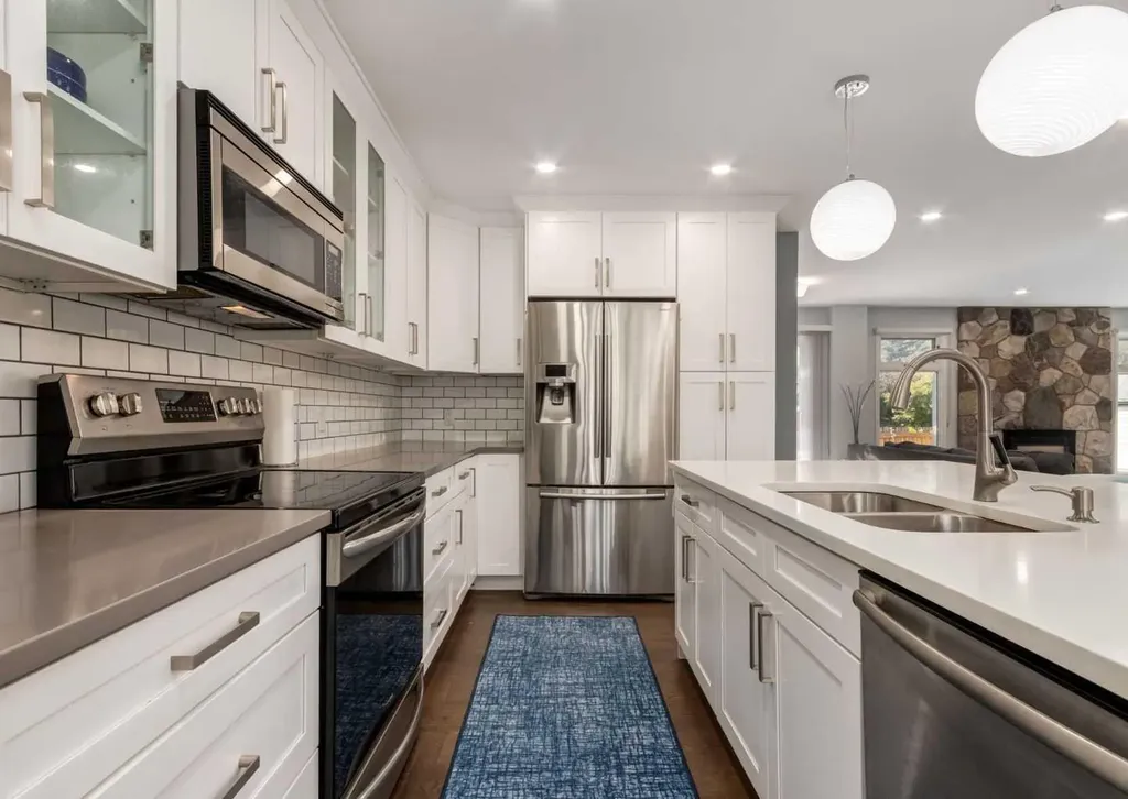 927 124 Avenue SW Calgary AB T2W 1T2