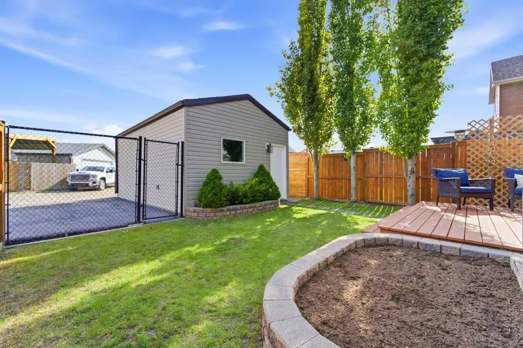 394 Copperpond Boulevard SE Calgary AB T2Z 0Z7