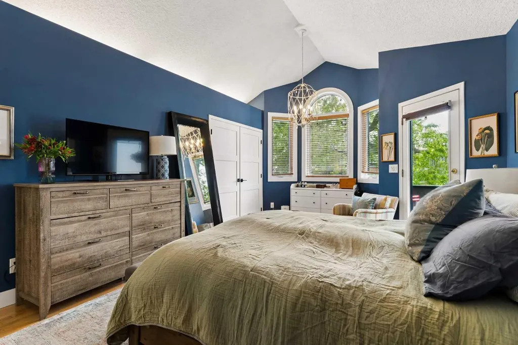 2235 27 Street SW Calgary AB T3E 2E9