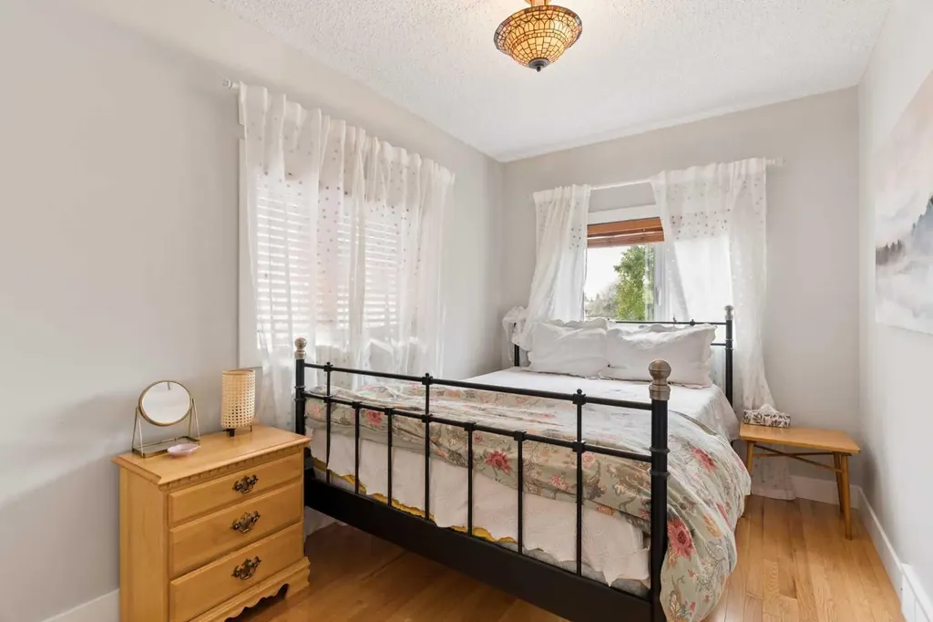 2235 27 Street SW Calgary AB T3E 2E9