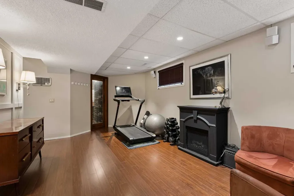 2235 27 Street SW Calgary AB T3E 2E9