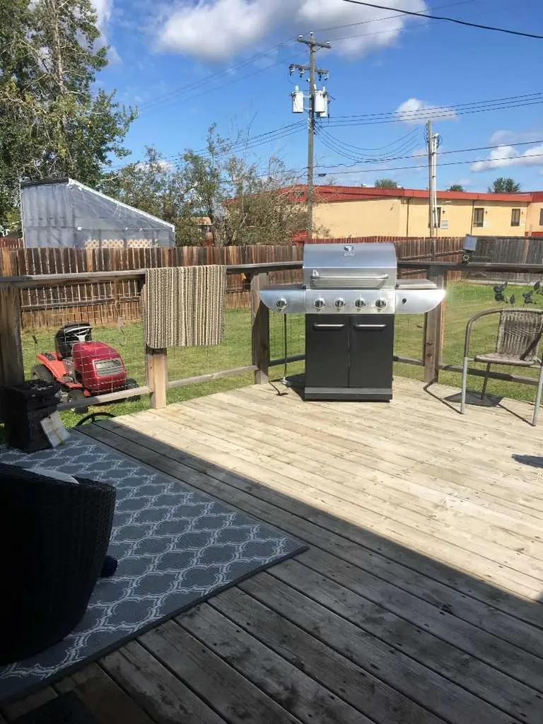 710 3 Avenue Fox Creek AB T0H 1P0