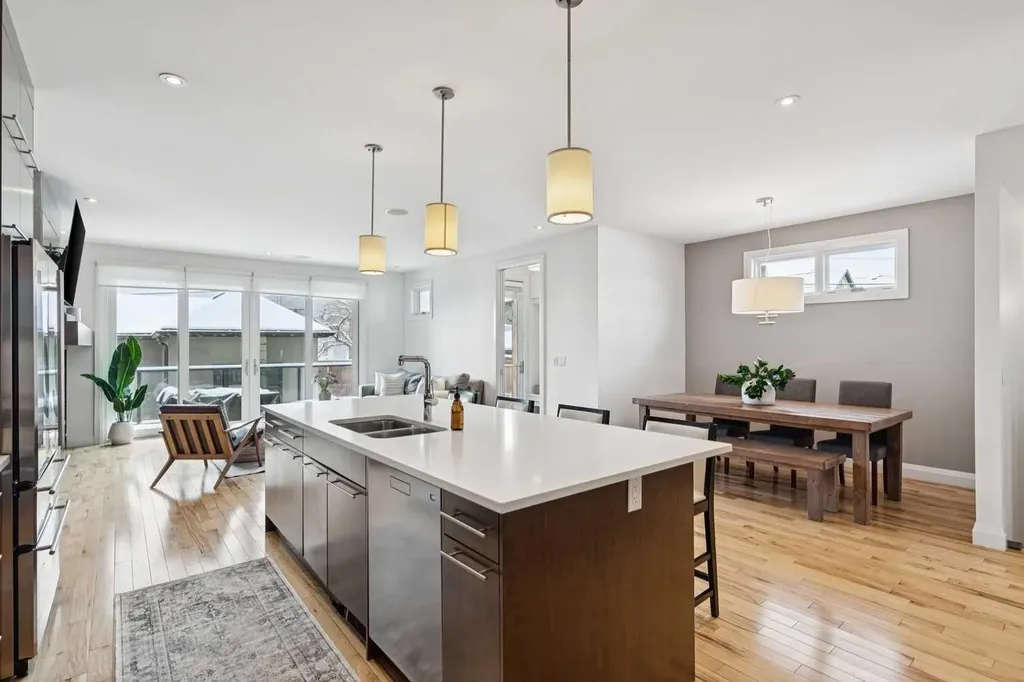2707 1 Avenue NW Calgary AB T2N 0C7