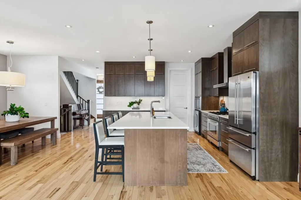2707 1 Avenue NW Calgary AB T2N 0C7
