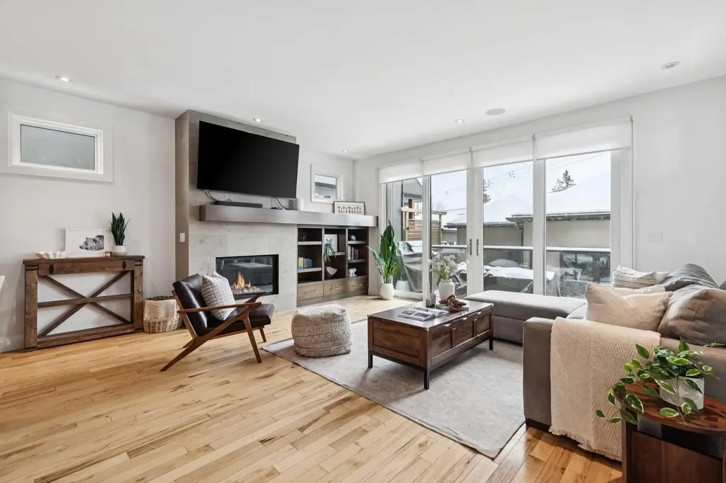 2707 1 Avenue NW Calgary AB T2N 0C7