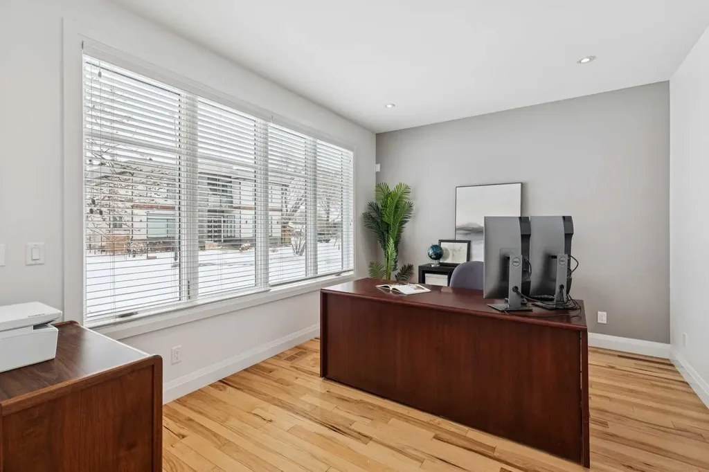 2707 1 Avenue NW Calgary AB T2N 0C7