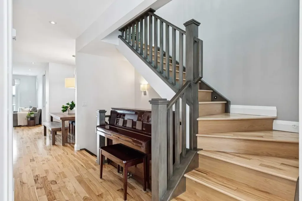 2707 1 Avenue NW Calgary AB T2N 0C7