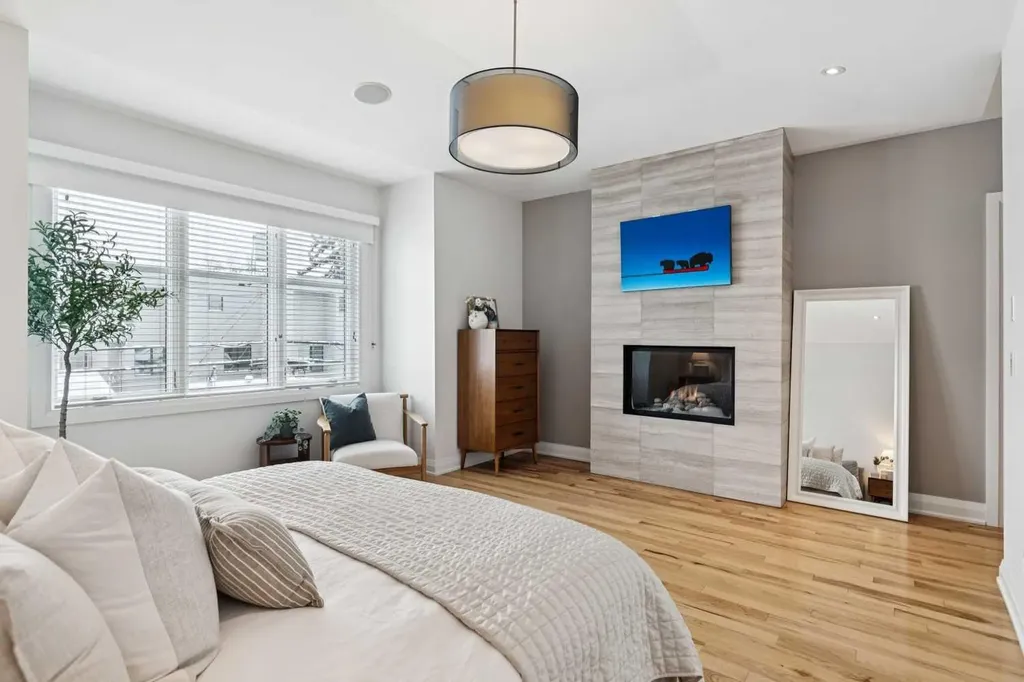 2707 1 Avenue NW Calgary AB T2N 0C7
