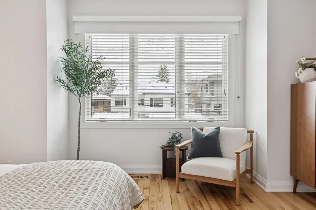 2707 1 Avenue NW Calgary AB T2N 0C7