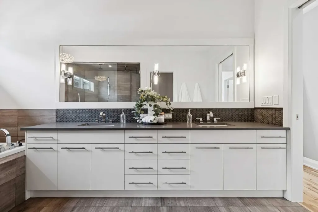 2707 1 Avenue NW Calgary AB T2N 0C7