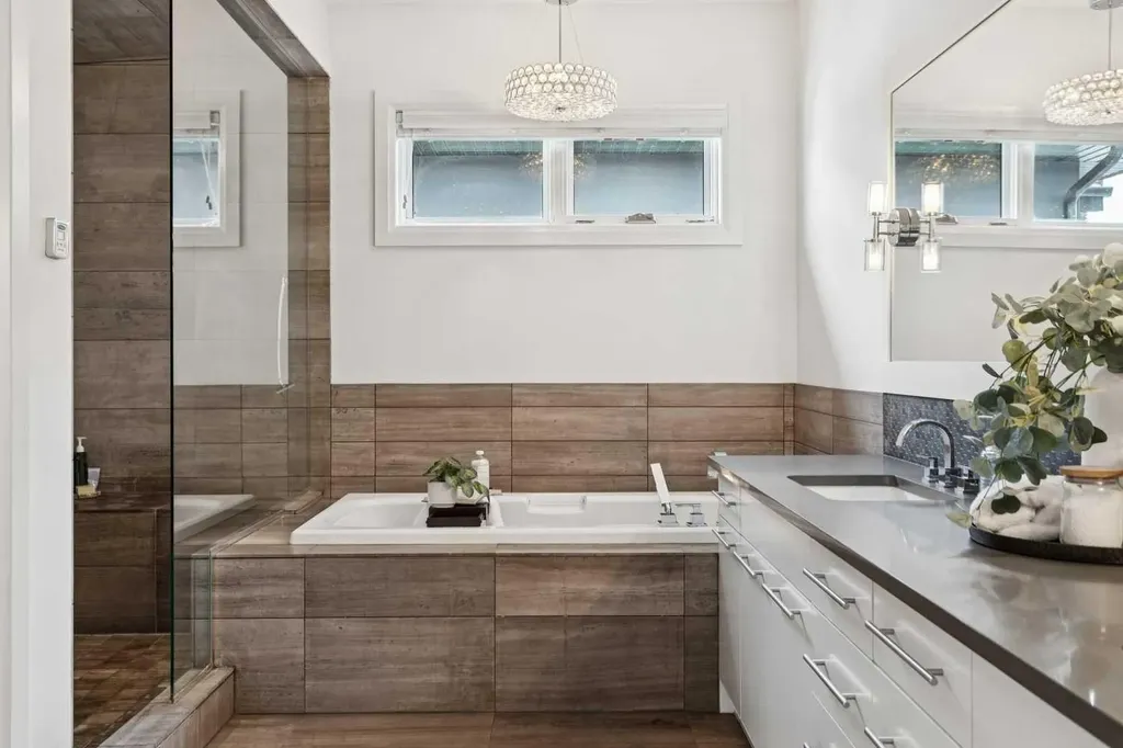 2707 1 Avenue NW Calgary AB T2N 0C7