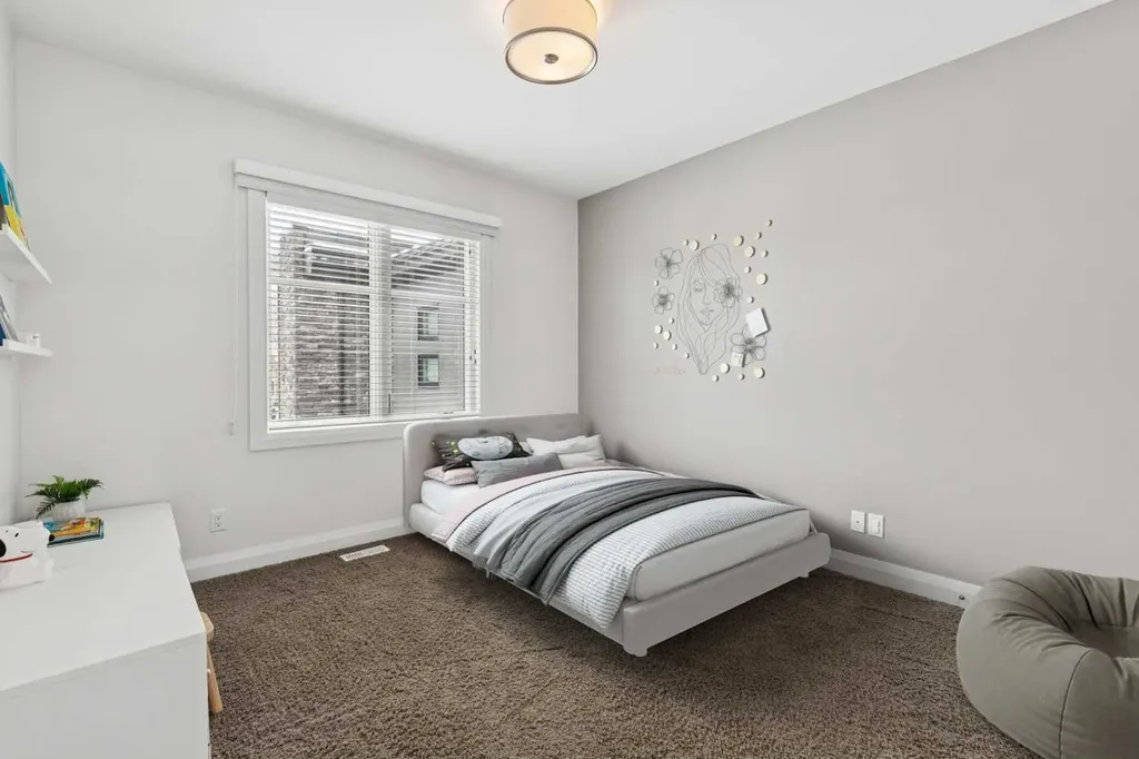 2707 1 Avenue NW Calgary AB T2N 0C7