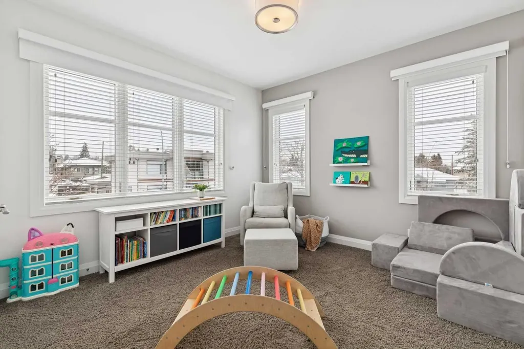 2707 1 Avenue NW Calgary AB T2N 0C7
