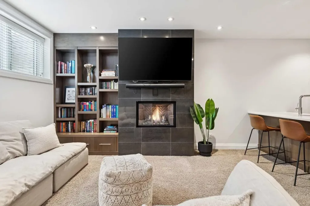 2707 1 Avenue NW Calgary AB T2N 0C7