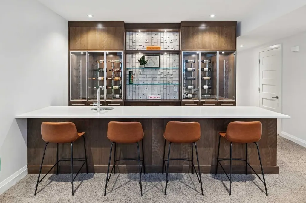 2707 1 Avenue NW Calgary AB T2N 0C7