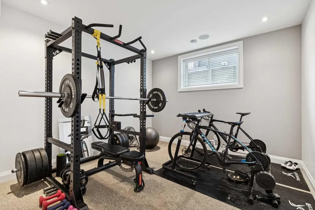 2707 1 Avenue NW Calgary AB T2N 0C7