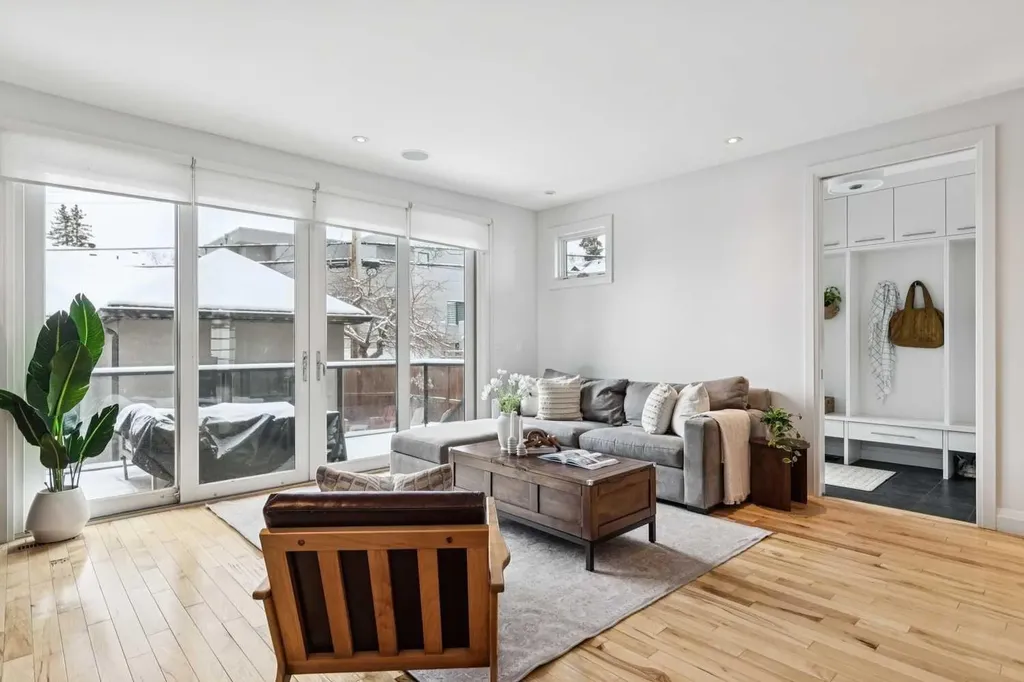 2707 1 Avenue NW Calgary AB T2N 0C7